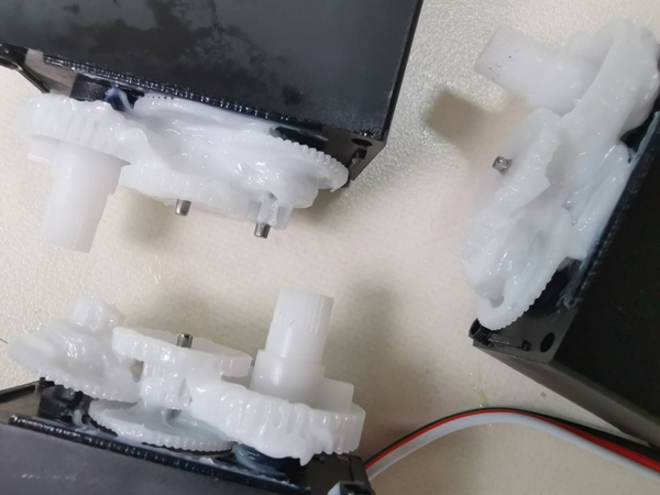 金屬齒輪潤滑脂與塑料齒輪潤滑脂之間有著什么區(qū)別？